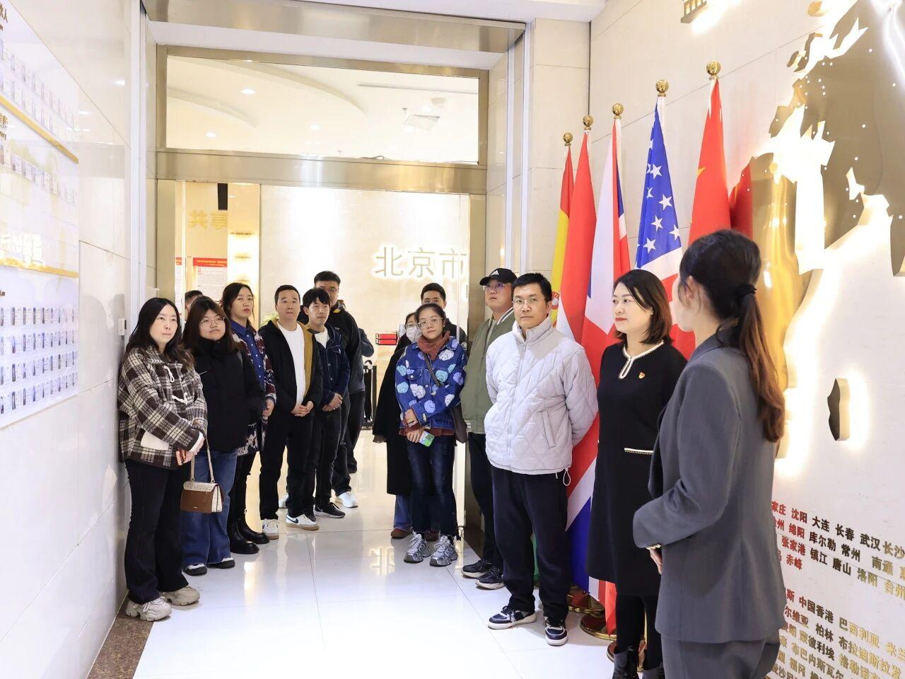 深化党建交流 共促区域发展——海拉尔路街道各社区及“两新”企业党员代表莅临盈科呼和浩特参观交流